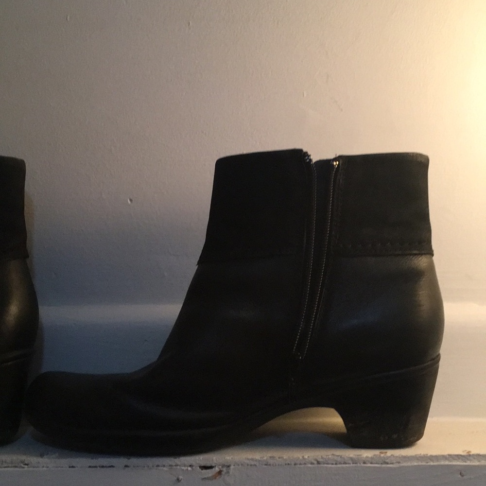 Clark’s boots - Picture 3 of 4